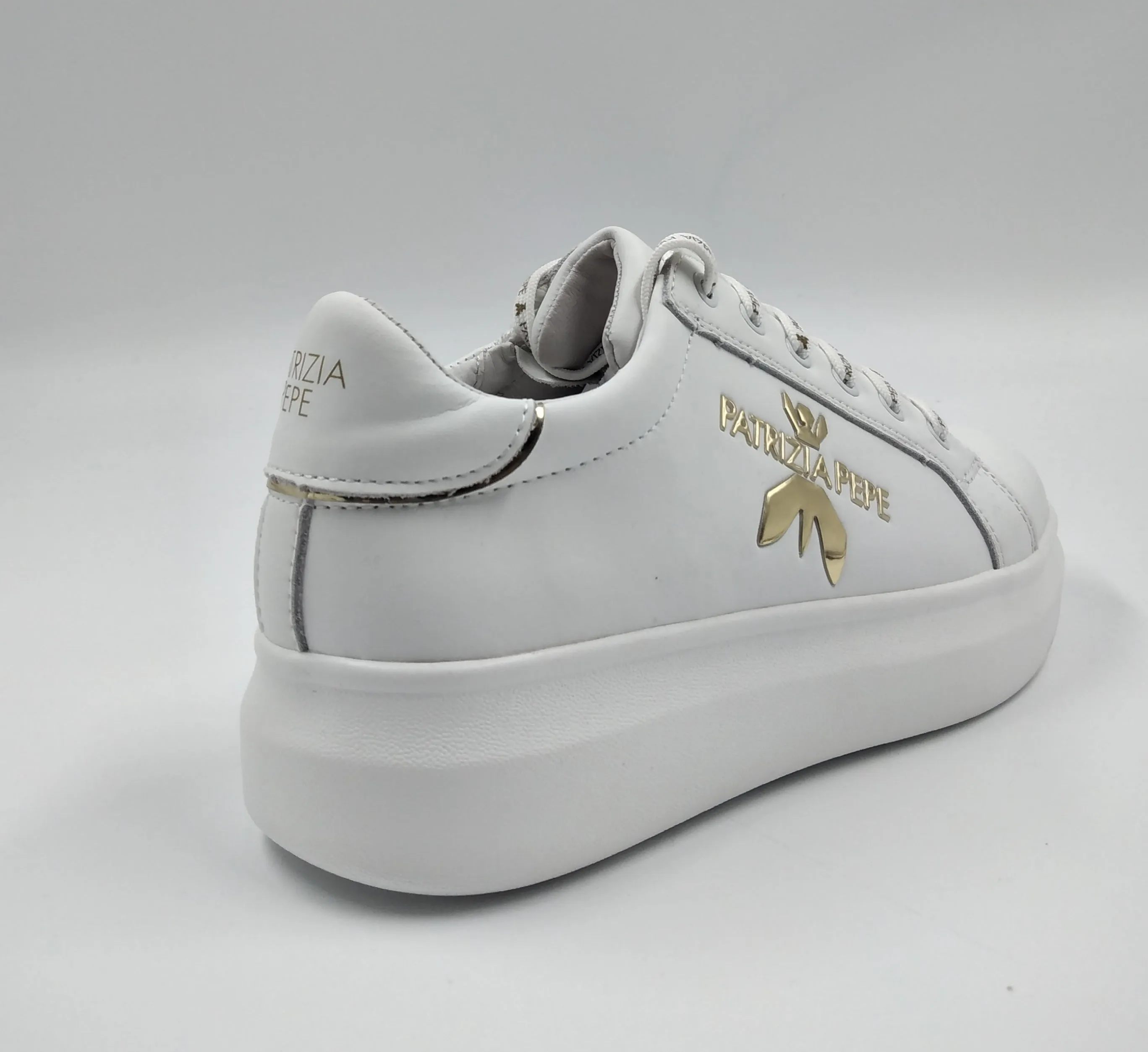 SNEAKERS LOGO GOLD