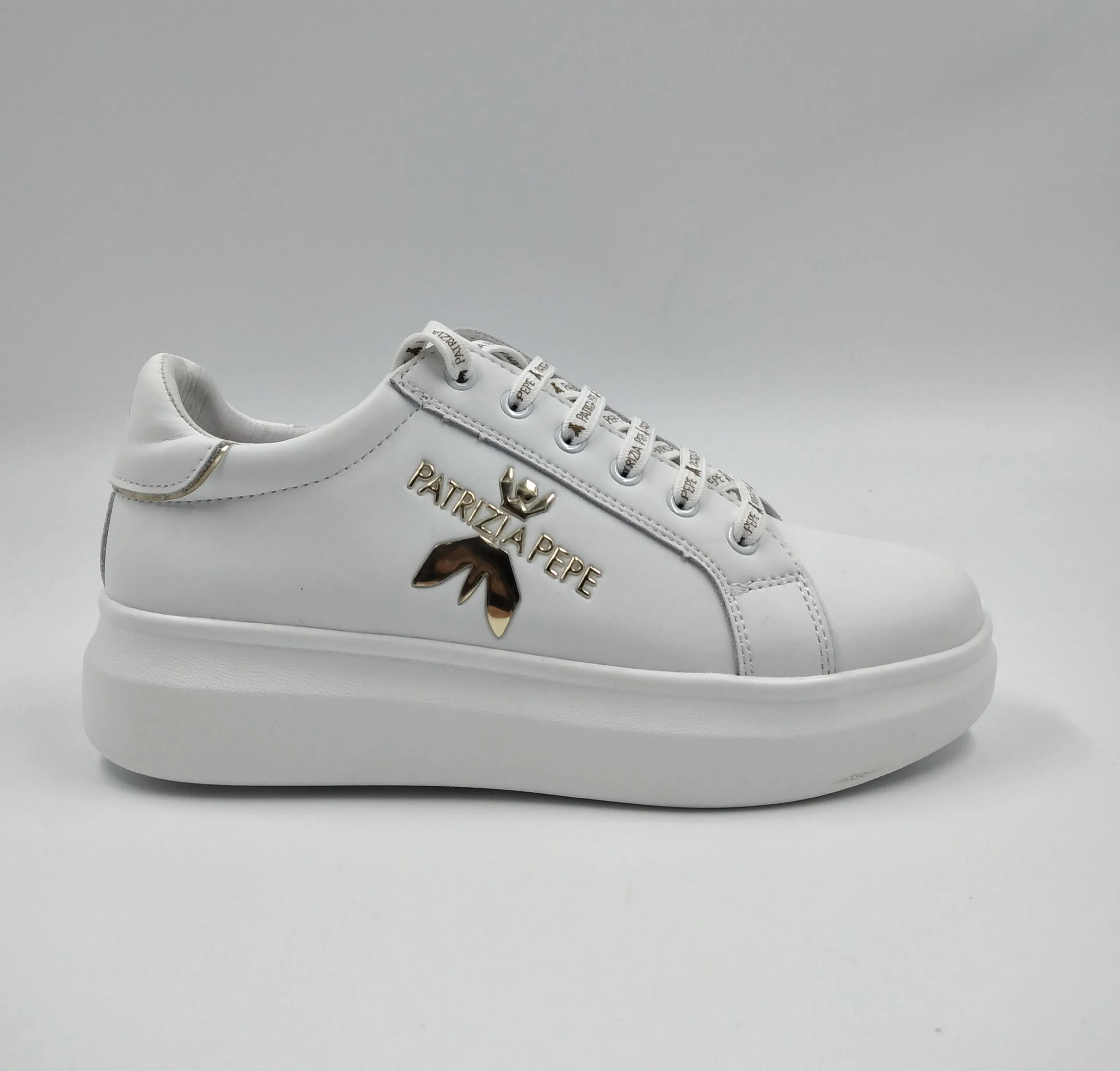 SNEAKERS LOGO GOLD