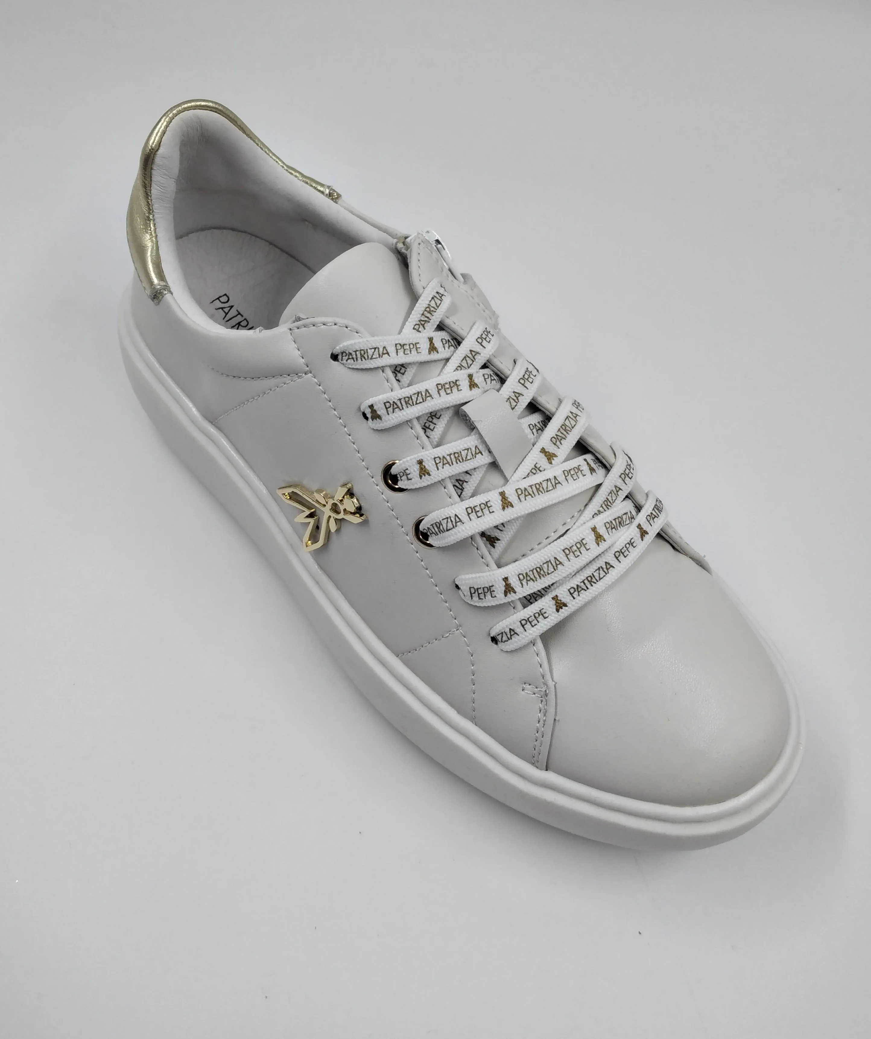 SNEAKERS PELLE LOGO METALLO