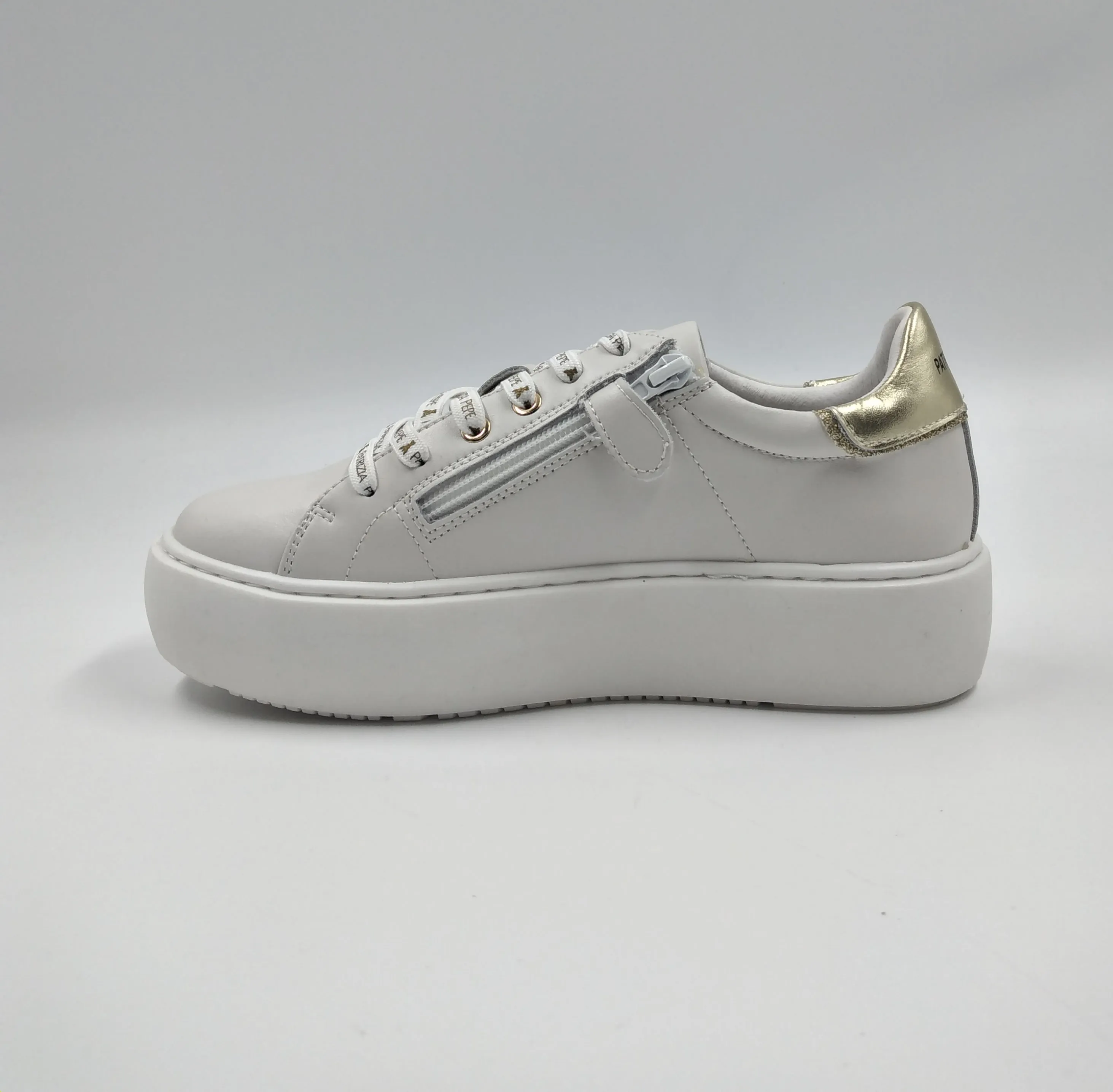 SNEAKERS PELLE LOGO METALLO