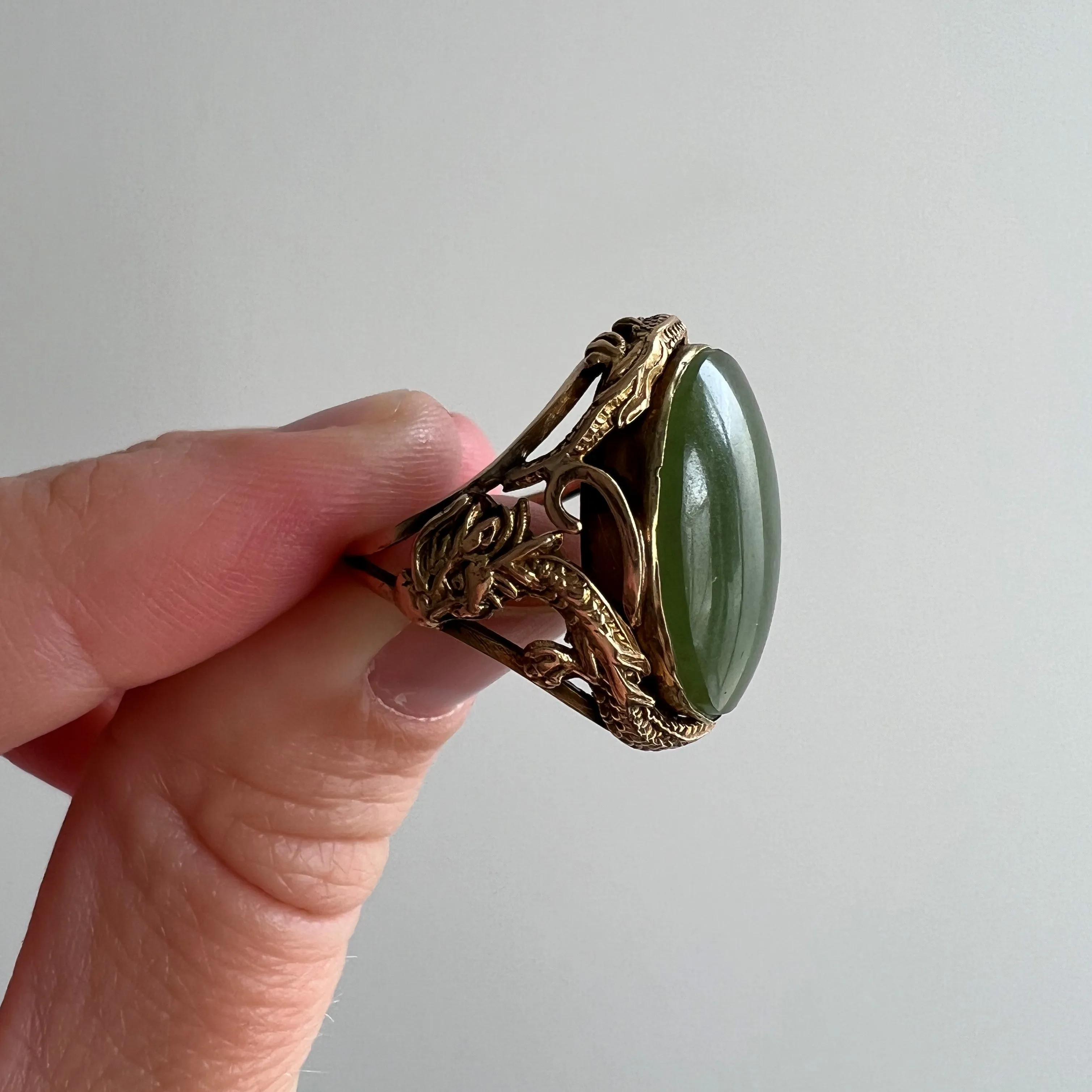 V I N T A G E // hidden dragon / 10k and jade ring / size 4